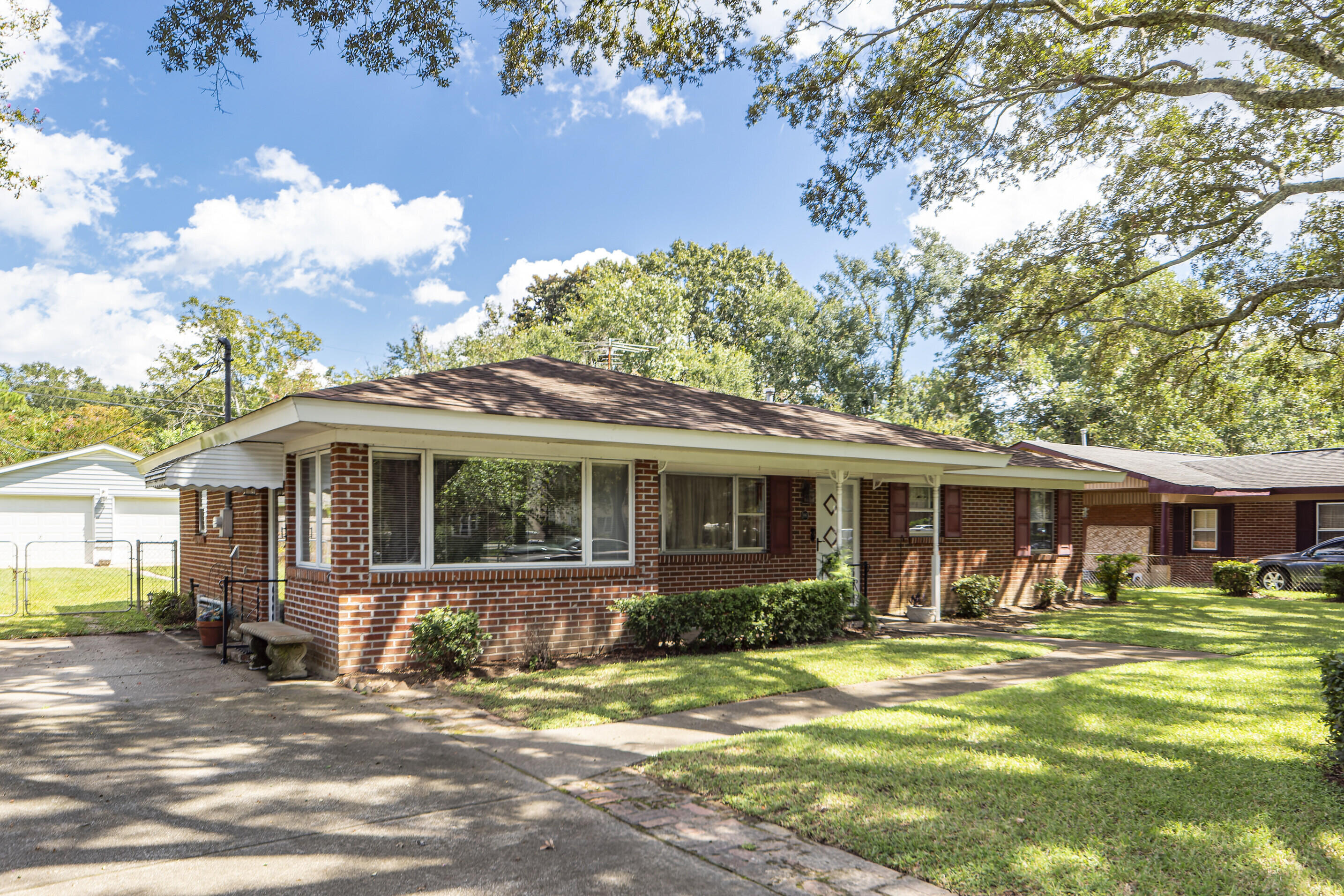 880 Dills Bluff Road Charleston, SC 29412 - Photo 35 of 38 Great side view
