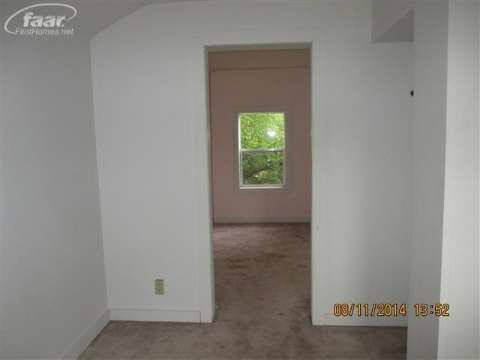 4209 North Center Road Flint, MI 48506 - Photo 21 of 25 20418217-20.JPG