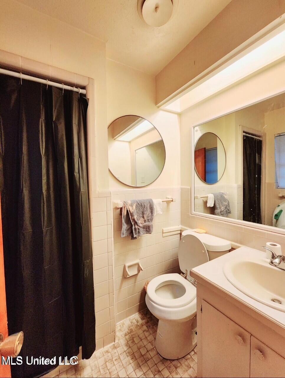 5866 Kinder Drive Jackson, MS 39211 - Photo 2 of 17 KInder Bath