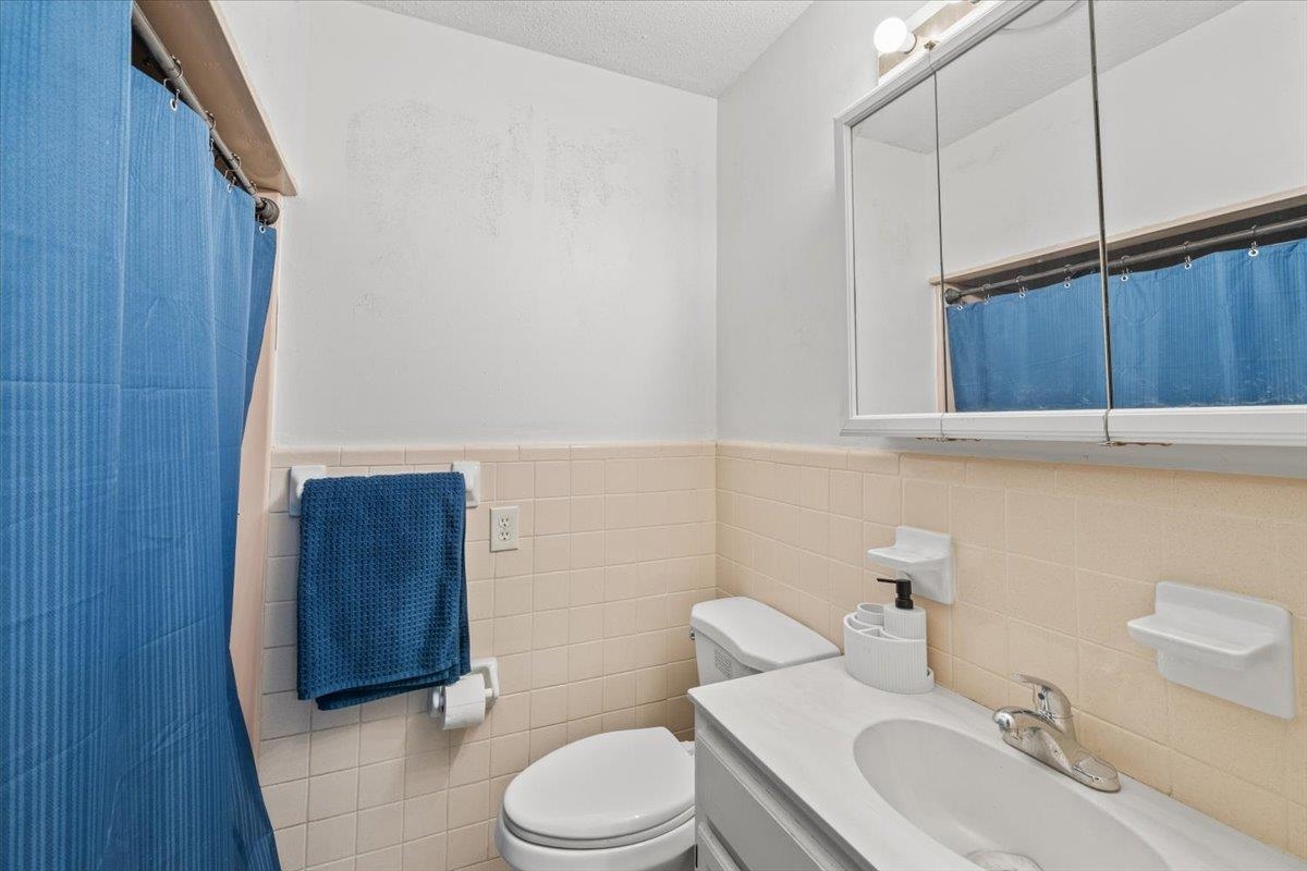 2051 Solo Road Covington, TN 38019 - Photo 19 of 36 a bathroom with a toilet a sink and bathtub