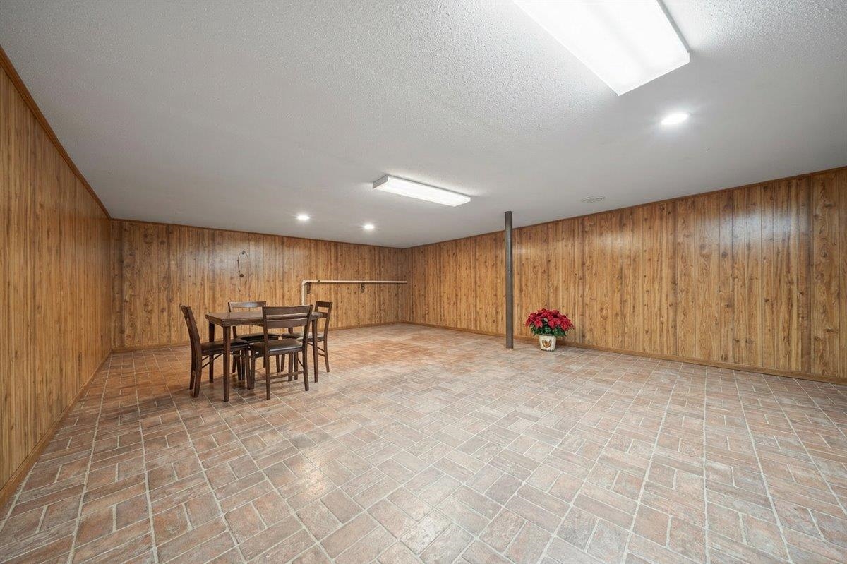 2051 Solo Road Covington, TN 38019 - Photo 23 of 36 an empty room with furniture and a projector