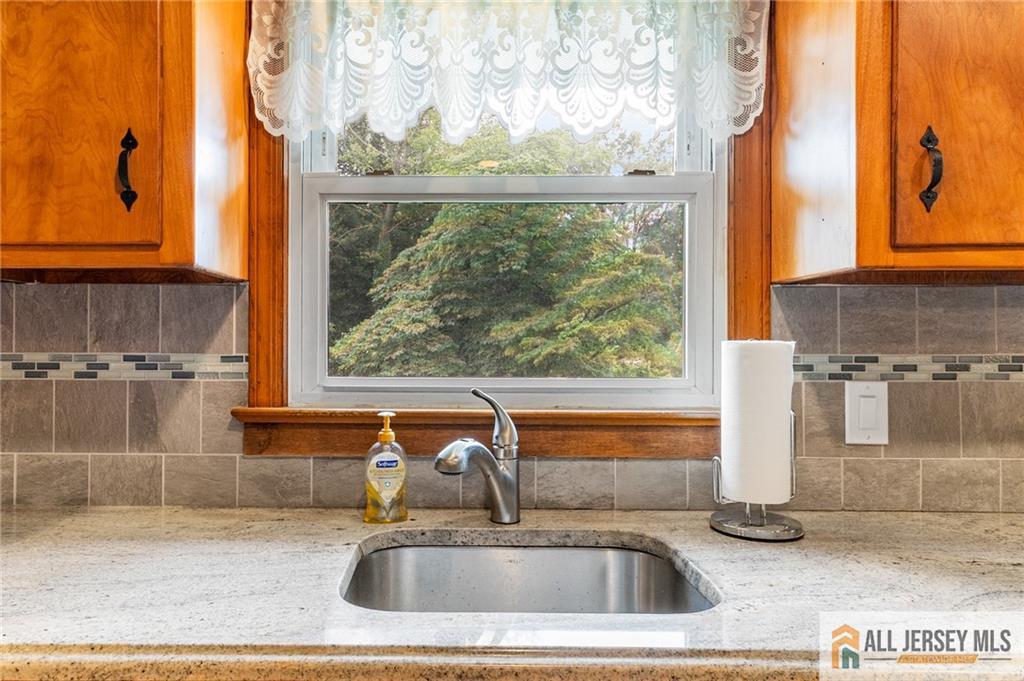 286 Franklin Road North Brunswick, NJ 08902 - Photo 11 of 25 Gallery Image 11