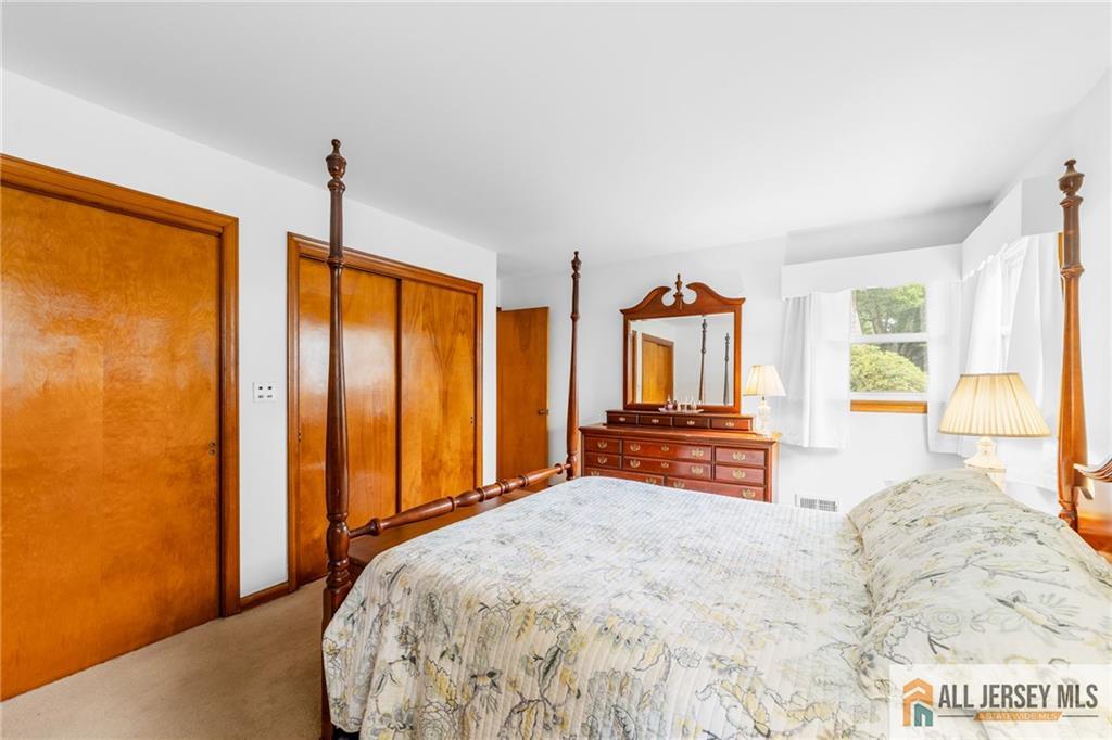 286 Franklin Road North Brunswick, NJ 08902 - Photo 16 of 25 Gallery Image 16