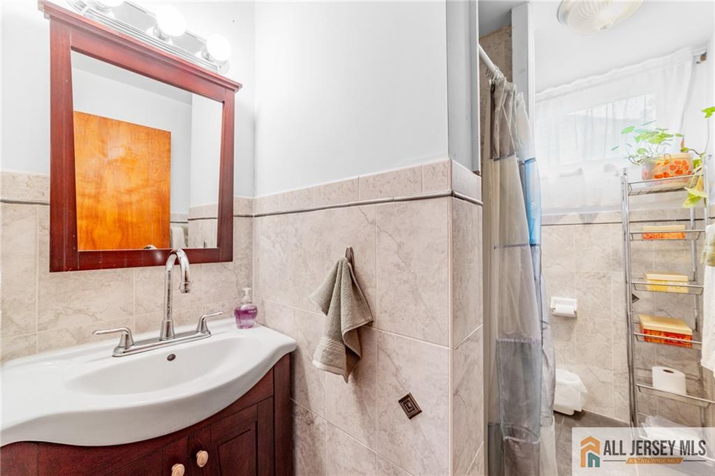 286 Franklin Road North Brunswick, NJ 08902 - Photo 18 of 25 Gallery Image 18