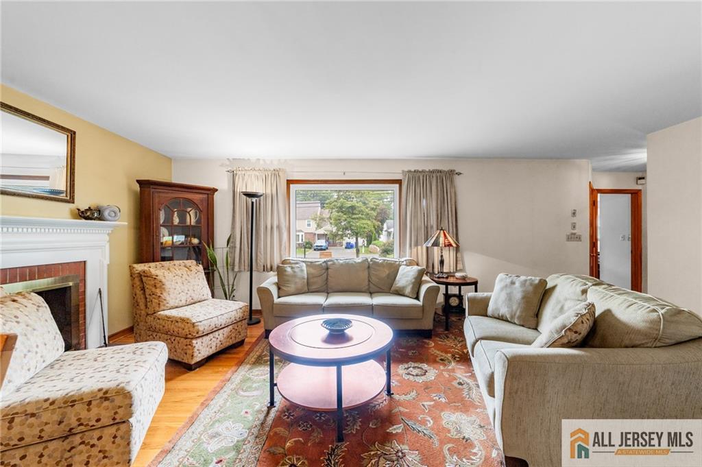 286 Franklin Road North Brunswick, NJ 08902 - Photo 2 of 25 Gallery Image 2