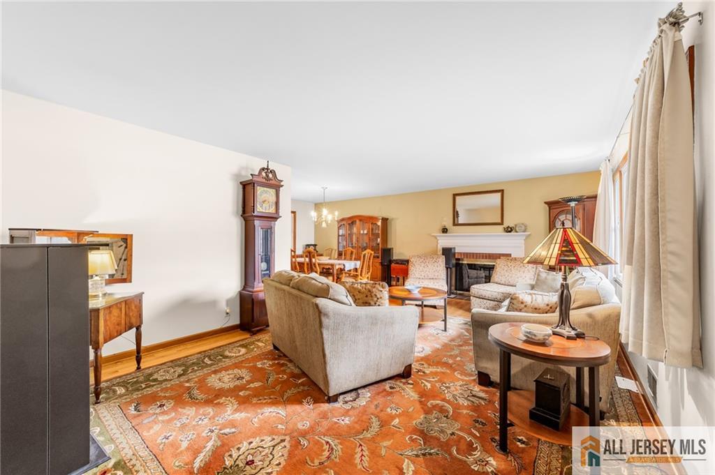 286 Franklin Road North Brunswick, NJ 08902 - Photo 3 of 25 Gallery Image 3