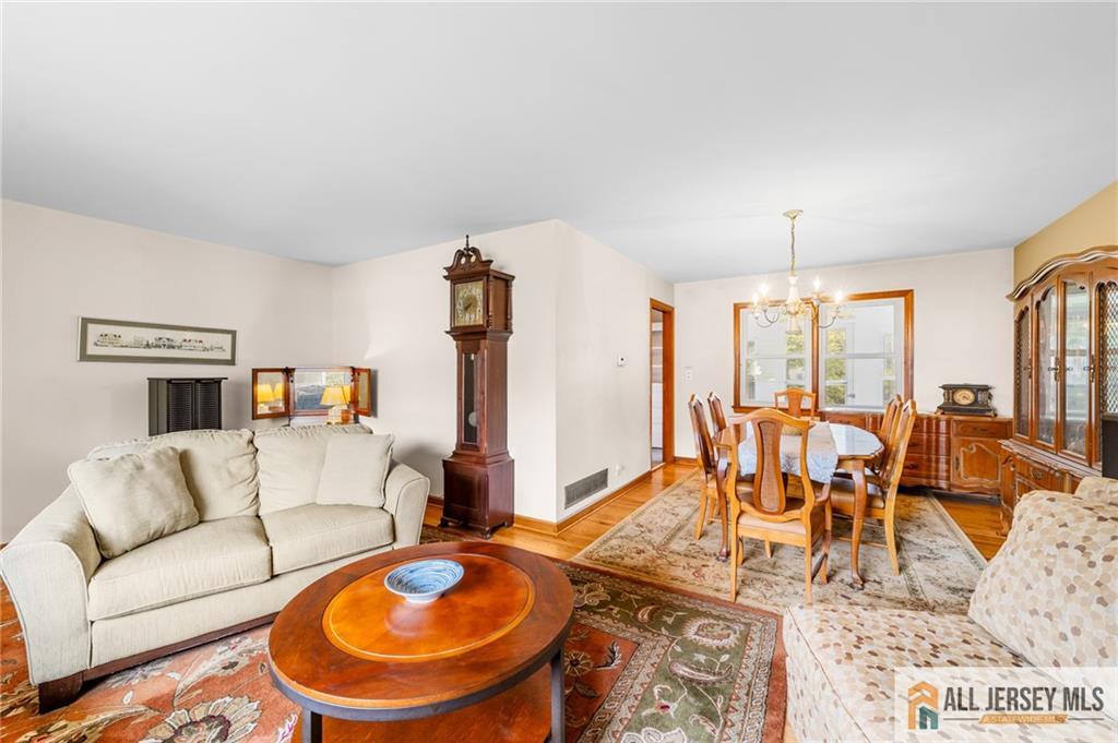 286 Franklin Road North Brunswick, NJ 08902 - Photo 4 of 25 Gallery Image 4
