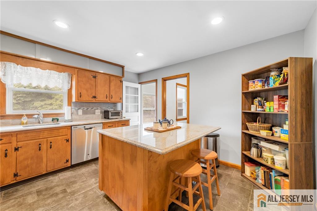 286 Franklin Road North Brunswick, NJ 08902 - Photo 7 of 25 Gallery Image 7