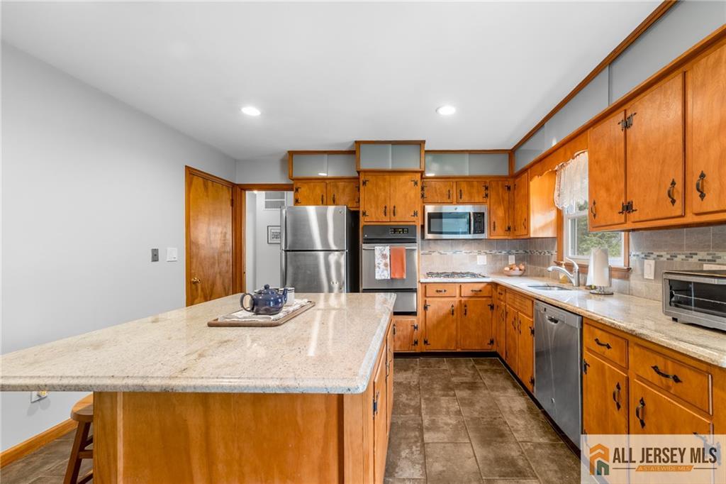 286 Franklin Road North Brunswick, NJ 08902 - Photo 8 of 25 Gallery Image 8