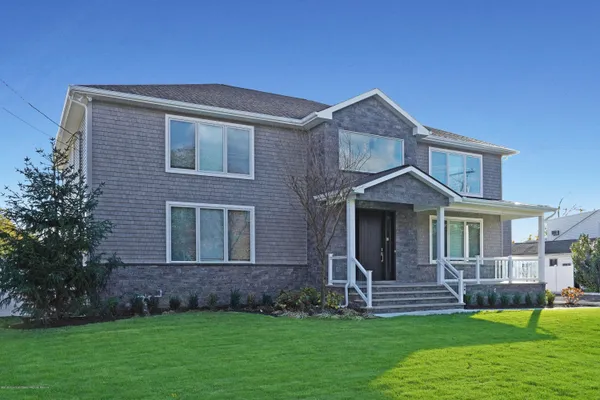 a view of yard with green space