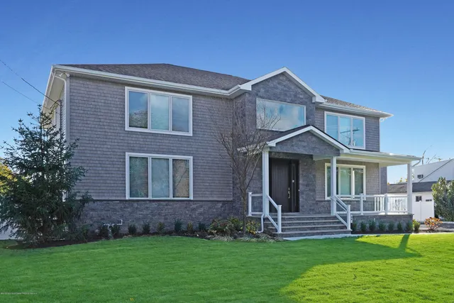 a view of yard with green space