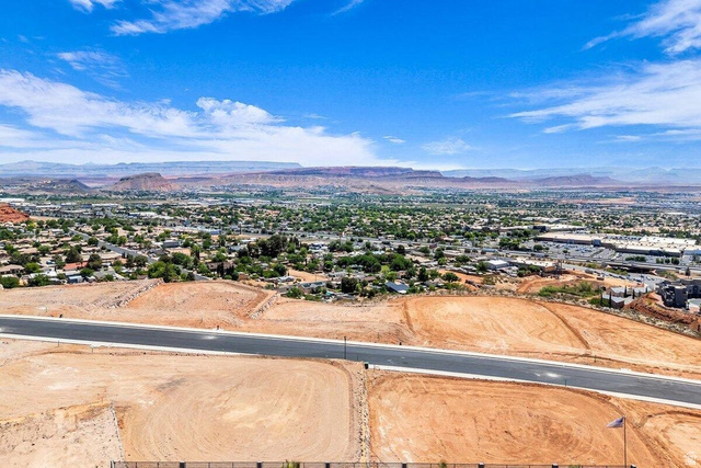 Undisclosed Address St. George, UT 84770 - Photo 4 of 11 Expansive aerial perspective showcasing a developed community with abundant green spaces and extensive infrastructure