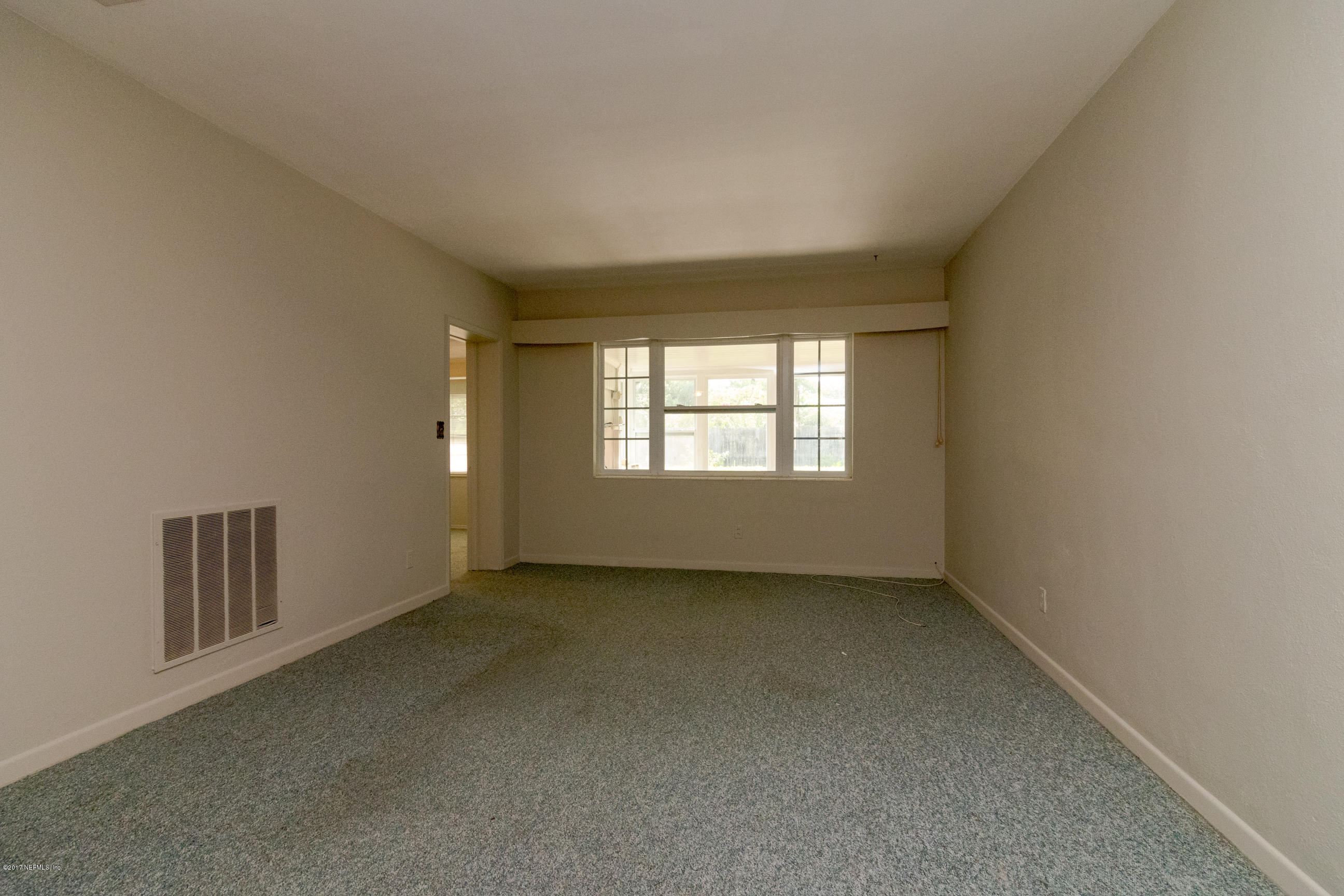 6217 Temple Road Jacksonville, FL 32217 - Photo 7 of 29 Living View 2