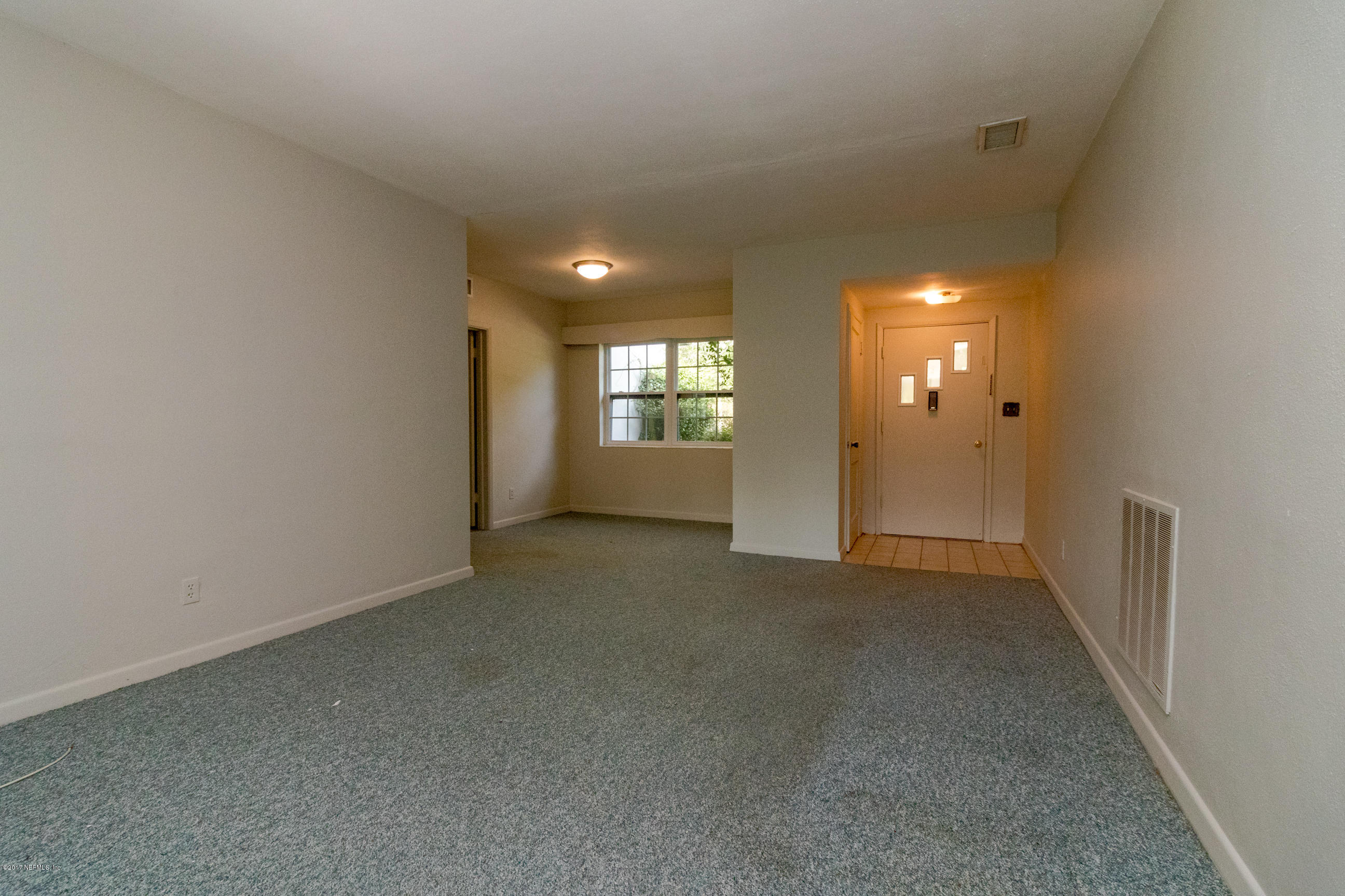 6217 Temple Road Jacksonville, FL 32217 - Photo 8 of 29 Living View 3