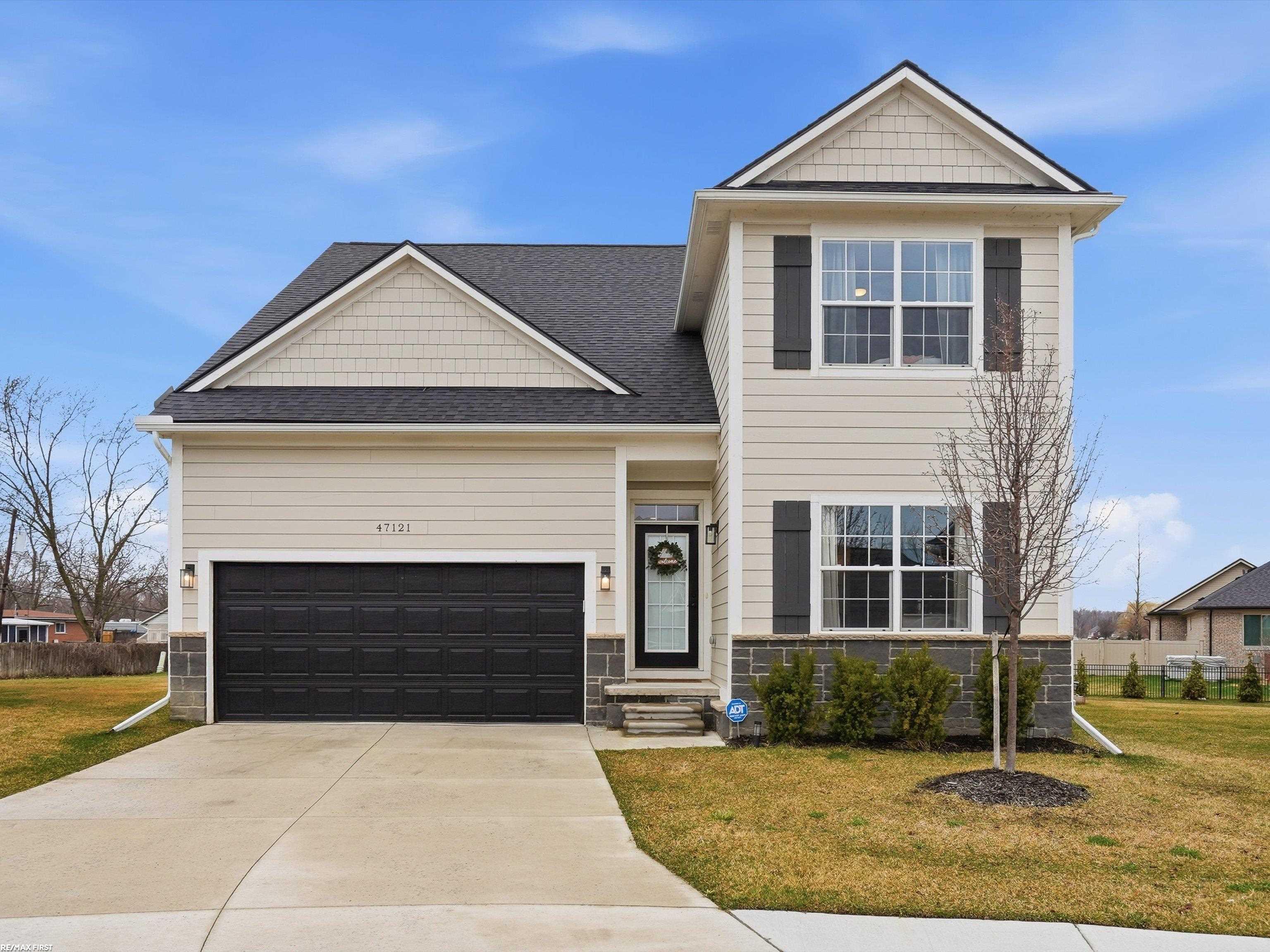 47121 Rosa Court New Baltimore, MI 48047 - Photo 2 of 53 50203723-f28d3323-dd6d-4ceb-b866-d4a08f6e099e.JPG