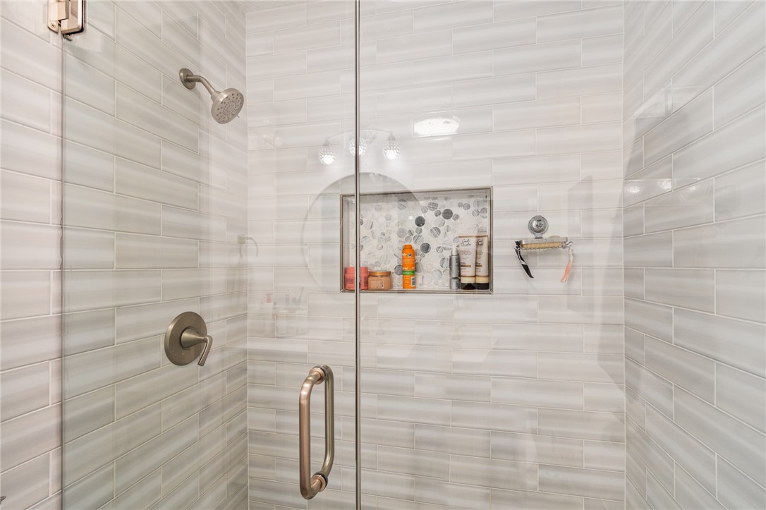 950 Lothario Circle Webster, NY 14580 - Photo 33 of 42 Primary Bath