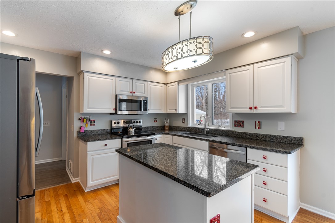 950 Lothario Circle Webster, NY 14580 - Photo 4 of 42