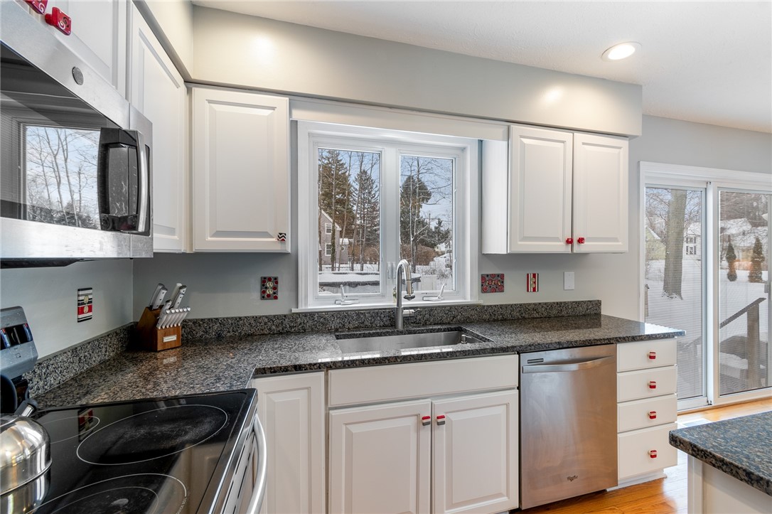 950 Lothario Circle Webster, NY 14580 - Photo 6 of 42