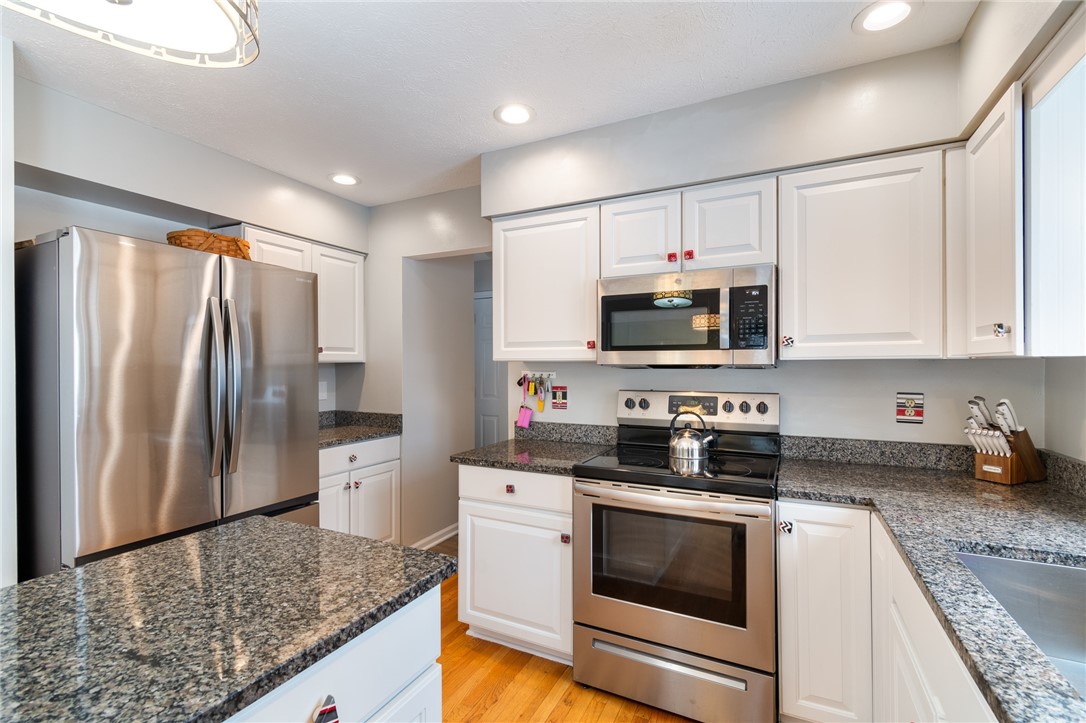 950 Lothario Circle Webster, NY 14580 - Photo 7 of 42