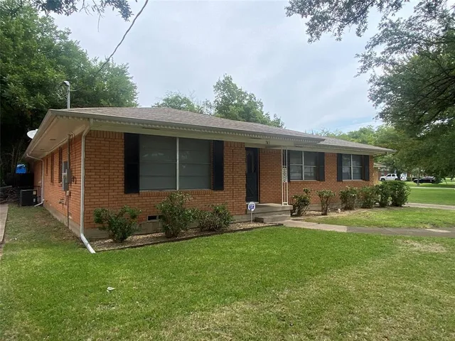 $1,750 | 741 West Main Street, Lancaster, TX 75146