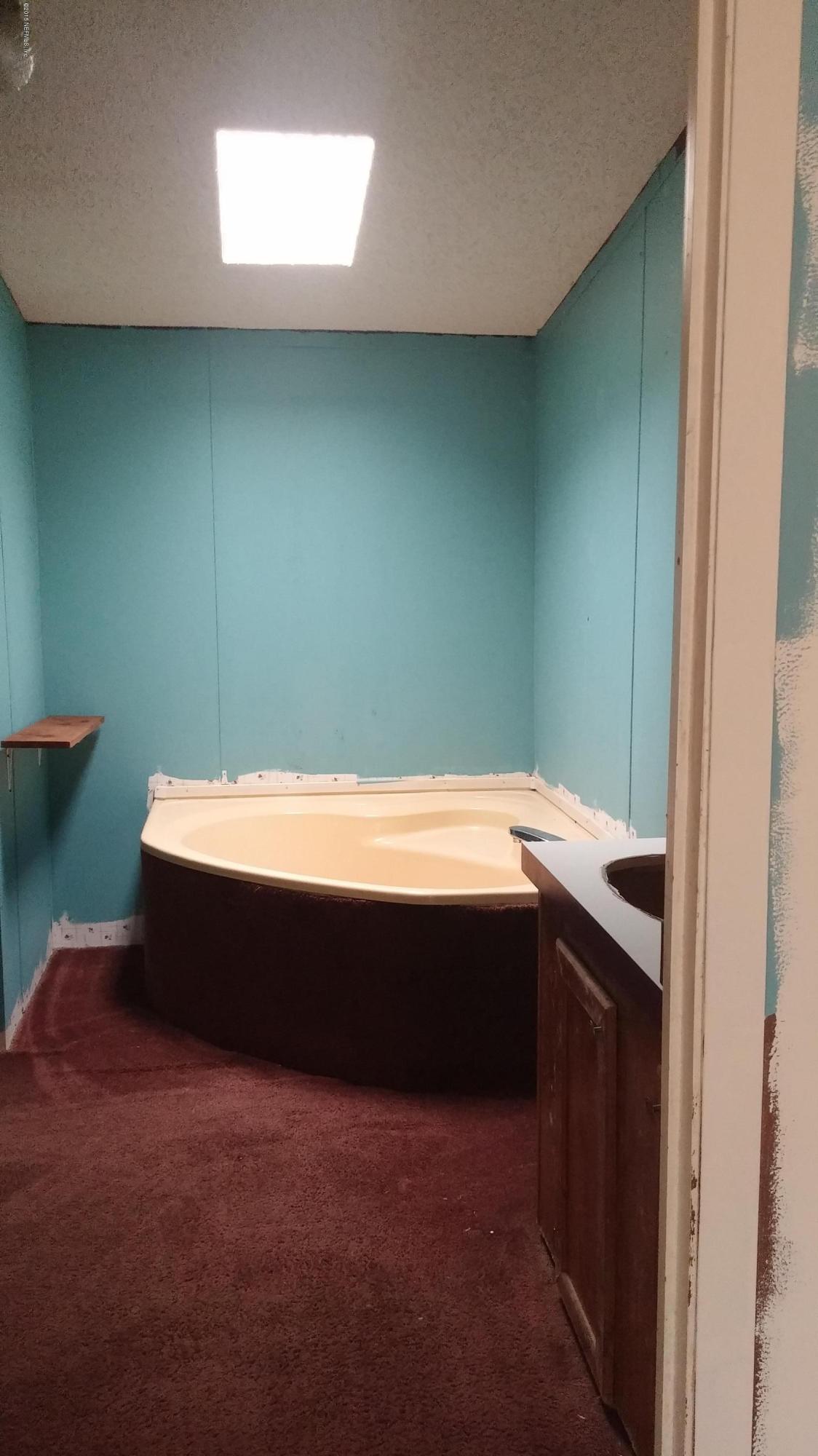 3144 Dothan Road Green Cove Springs, FL 32043 - Photo 11 of 15 Master Bathtub