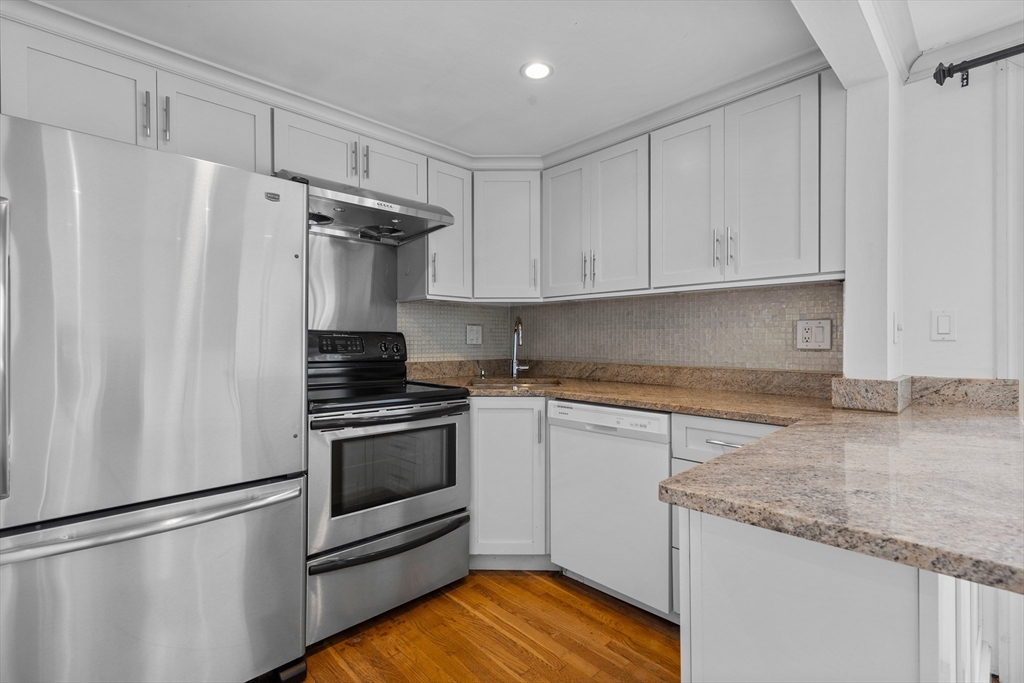 256 West 3rd Street, Unit 2 Boston, MA 02127 - Photo 5 of 30