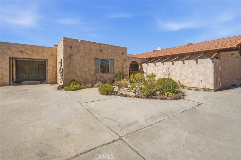 54026 Ridge Road Yucca Valley, CA 92284 - Photo 5 of 49