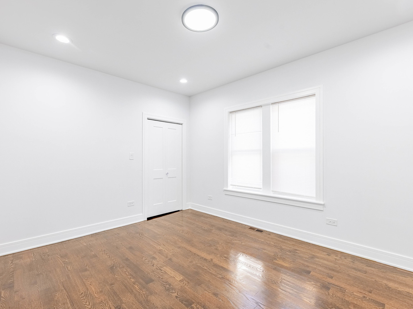 7755 South Wolcott Avenue Chicago, IL 60620 - Photo 11 of 39 an empty room with a window