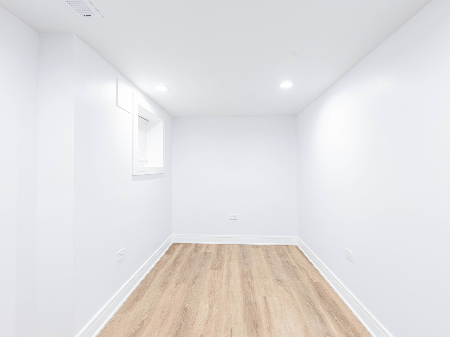 7755 South Wolcott Avenue Chicago, IL 60620 - Photo 31 of 39 a view of empty room with wooden floor