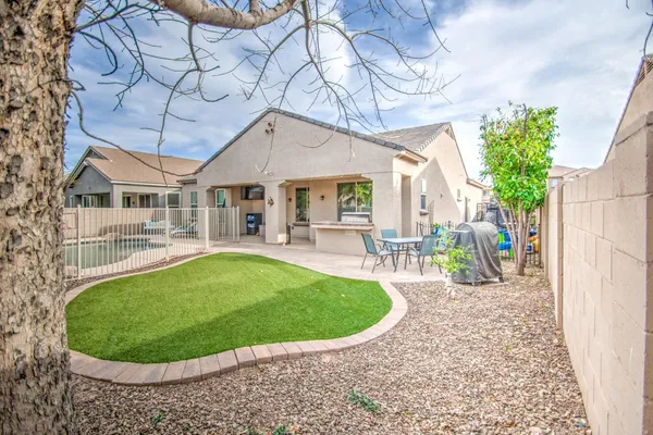 $3,700 | 2552 East Redwood Place, Chandler, AZ 85286