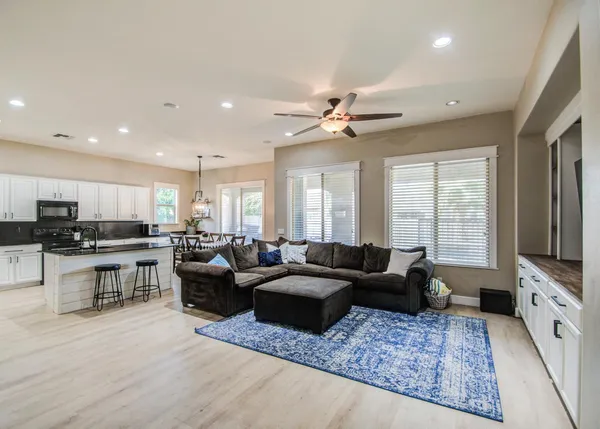$3,700 | 2552 East Redwood Place, Chandler, AZ 85286
