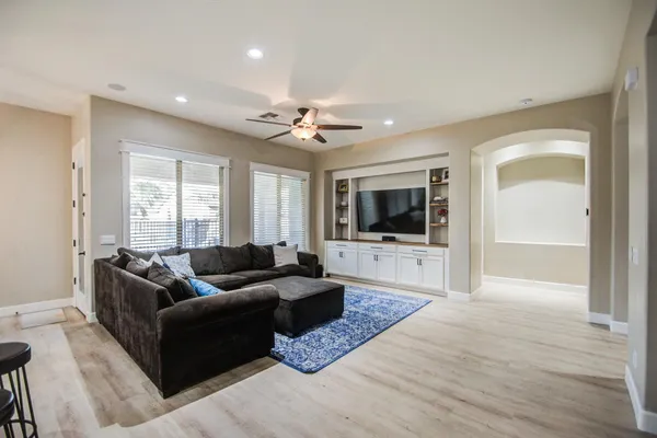 $3,700 | 2552 East Redwood Place, Chandler, AZ 85286