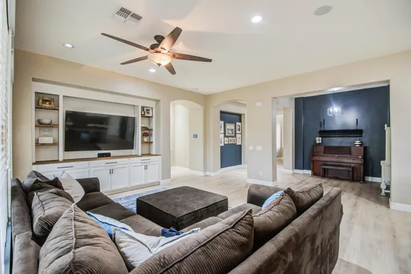 $3,700 | 2552 East Redwood Place, Chandler, AZ 85286