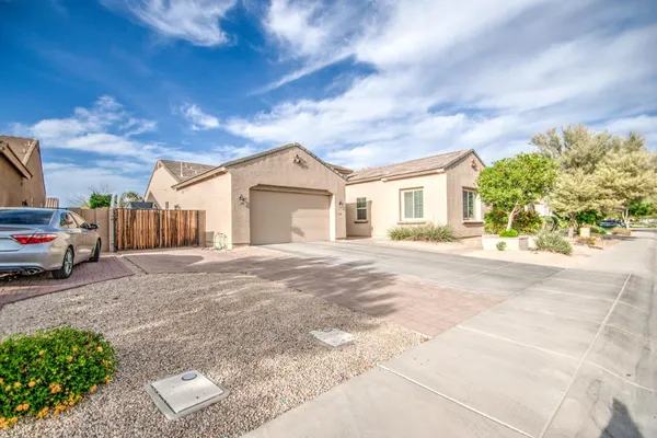 $3,700 | 2552 East Redwood Place, Chandler, AZ 85286
