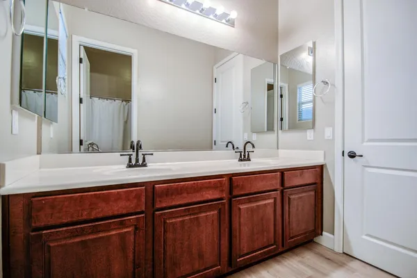 $3,700 | 2552 East Redwood Place, Chandler, AZ 85286