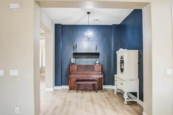 $3,700 | 2552 East Redwood Place, Chandler, AZ 85286