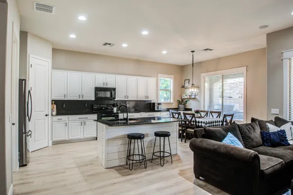 $3,700 | 2552 East Redwood Place, Chandler, AZ 85286