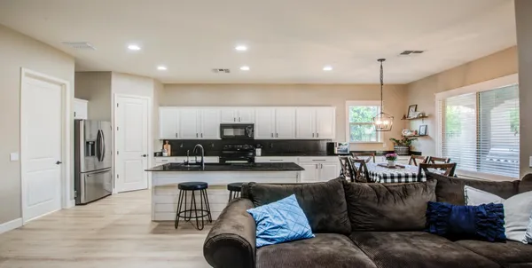 $3,700 | 2552 East Redwood Place, Chandler, AZ 85286