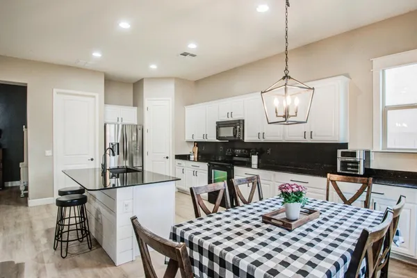 $3,700 | 2552 East Redwood Place, Chandler, AZ 85286