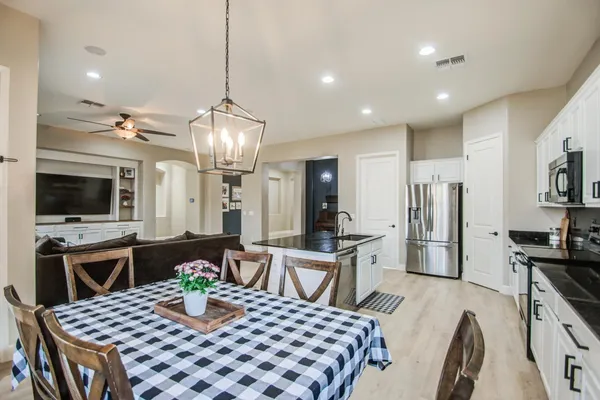$3,700 | 2552 East Redwood Place, Chandler, AZ 85286