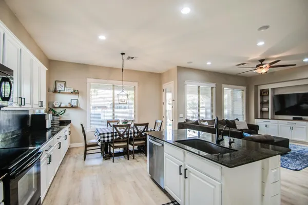 $3,700 | 2552 East Redwood Place, Chandler, AZ 85286