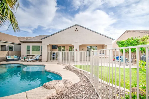$3,700 | 2552 East Redwood Place, Chandler, AZ 85286