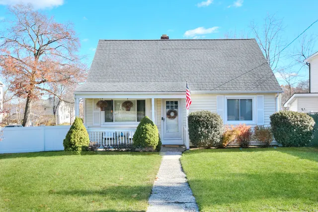 $3,700 | 545 Old Stratfield Road, Fairfield, CT 06825