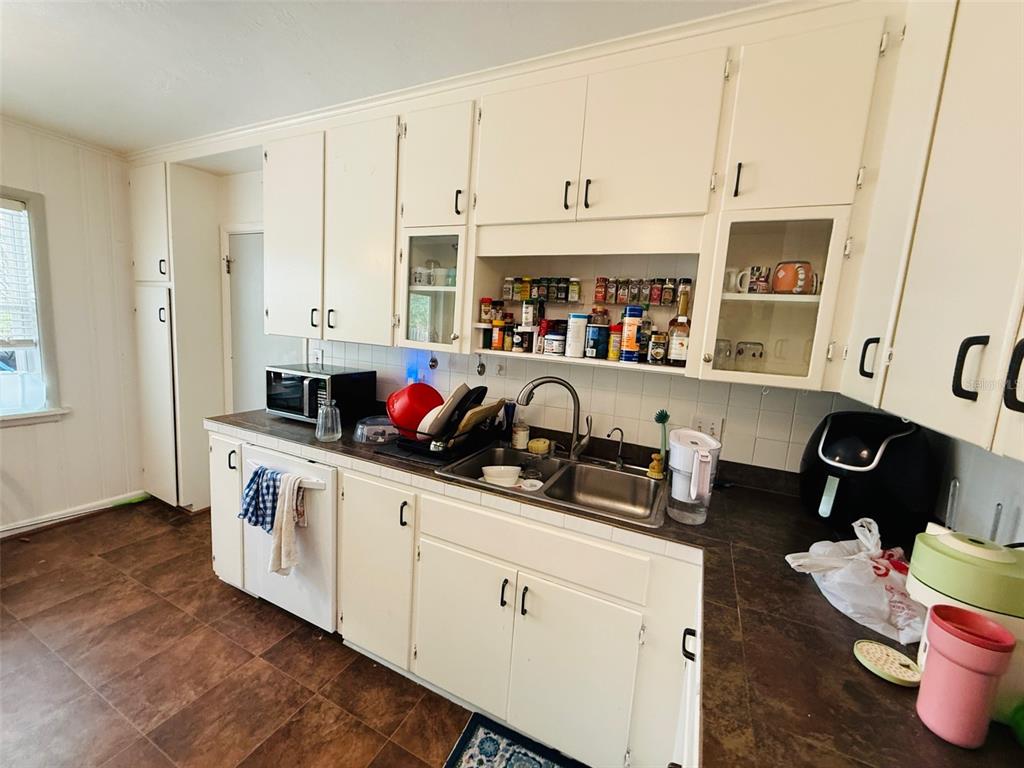 3028 Northwest 1st Avenue Gainesville, FL 32607 - Photo 11 of 26