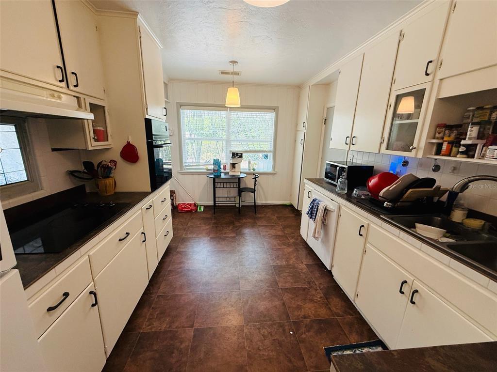 3028 Northwest 1st Avenue Gainesville, FL 32607 - Photo 12 of 26