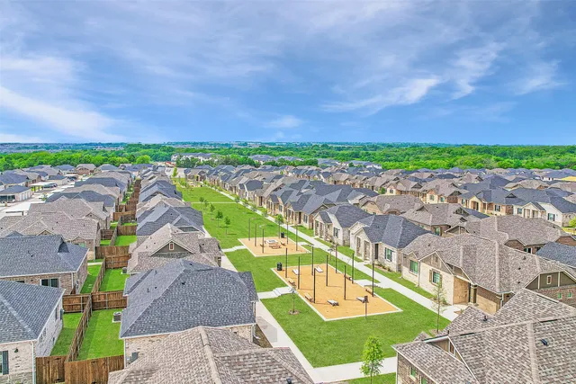 a view of a house with a big yard