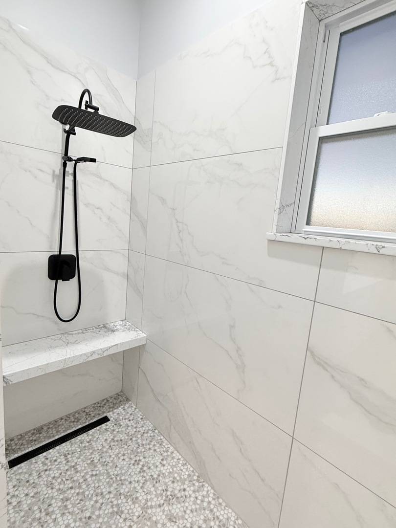 692 Penrose Road Dixon, IL 61021 - Photo 12 of 25 a bathroom with a shower