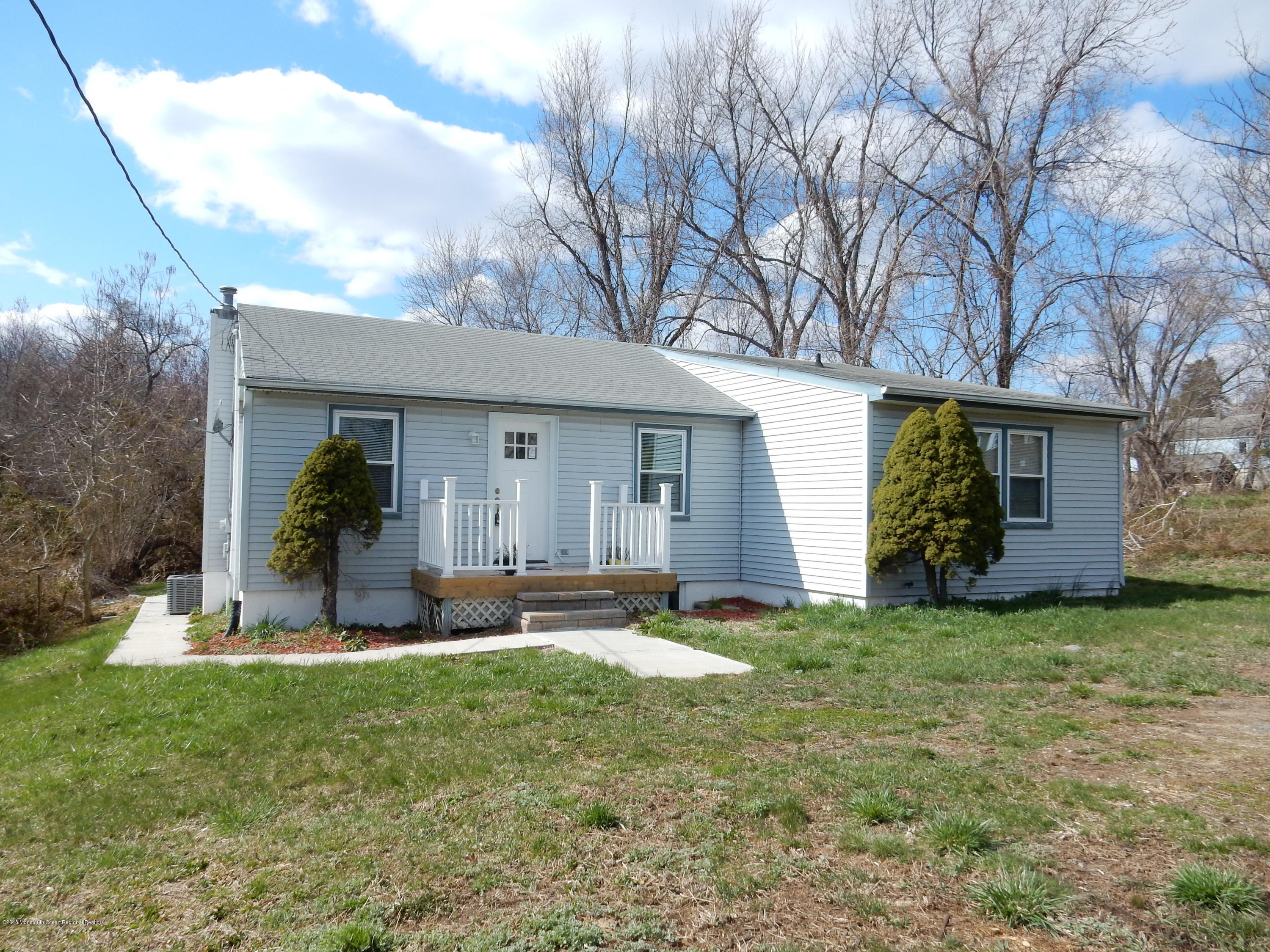 18 Cottrell Road Matawan, NJ 07747 - Photo 2 of 19 Front b