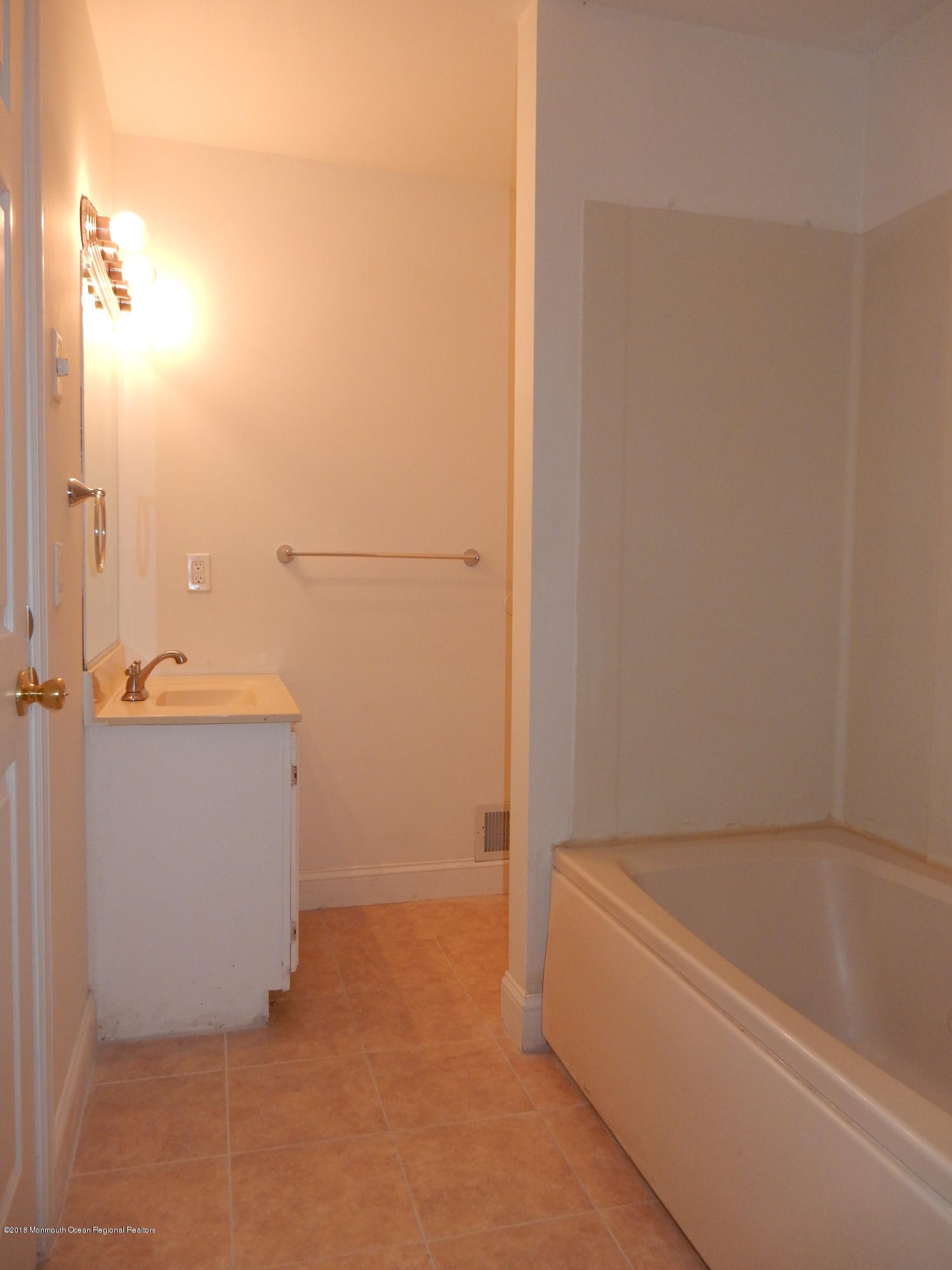 18 Cottrell Road Matawan, NJ 07747 - Photo 5 of 19 Bath Full a