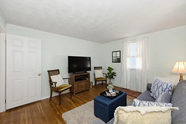 $850,000 | 9 Winter Street, Burlington, MA 01803